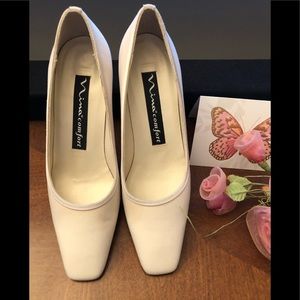 🌸Final Sale!! Nina Comfort Ivory Satin Pumps 7M⤵️